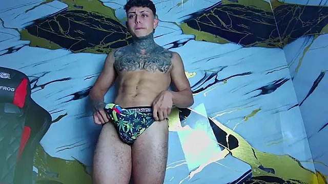 Snapshot of Kevin22_222 chatting on 01/28/25, 07:00 Kevin22 222 online show from 01/28/25, 07:00