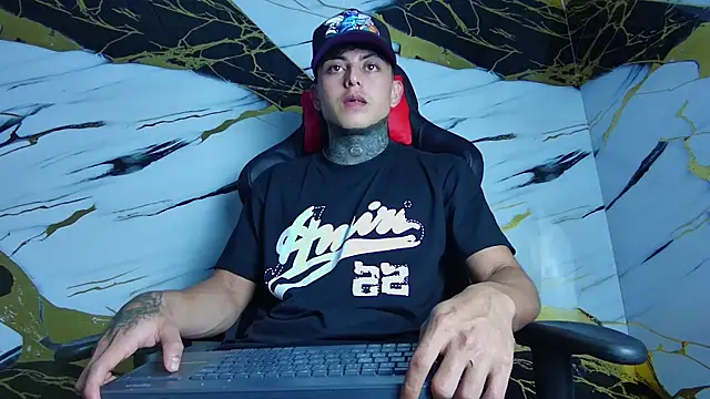 Snapshot of Kevin22_222 chatting on 02/04/25, 06:04 Kevin22 222 online show from 02/04/25, 06:04