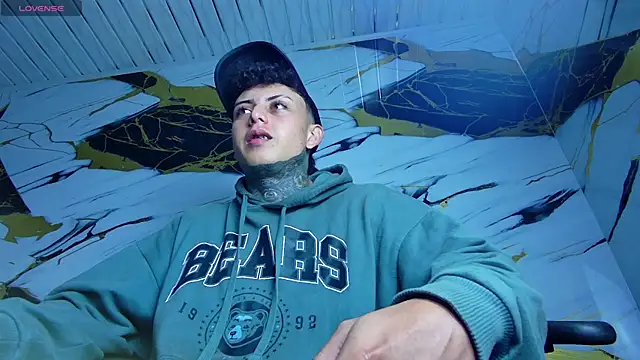 Snapshot of Kevin22_222 chatting on 02/07/25, 03:34 Kevin22 222 online show from 02/07/25, 03:34