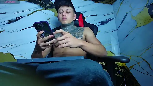 Snapshot of Kevin22_222 chatting on 02/08/25, 02:26 Kevin22 222 online show from 02/08/25, 02:26