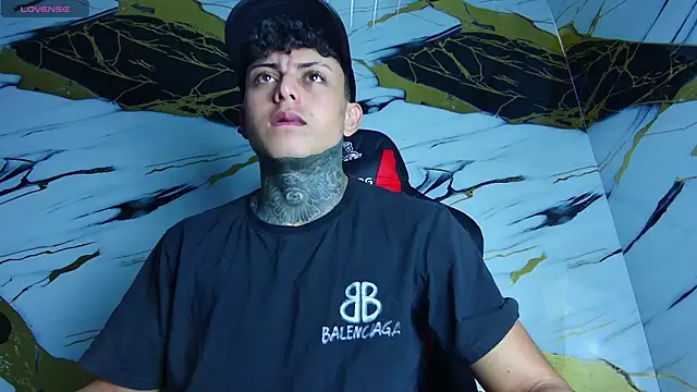 Snapshot of Kevin22_222 chatting on 02/28/25, 12:32 Kevin22 222 online show from 02/28/25, 12:32