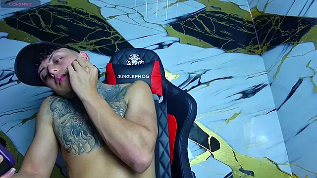 Snapshot of Kevin22_222 chatting on 03/02/25, 01:47 Kevin22 222 online show from 03/02/25, 01:47