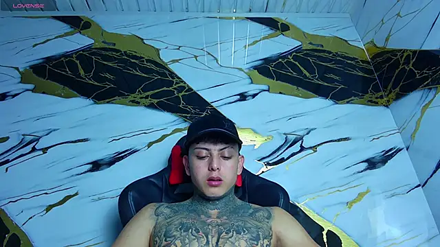 Snapshot of Kevin22_222 chatting on 03/02/25, 10:16 Kevin22 222 online show from 03/02/25, 10:16