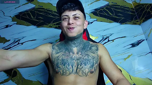 Snapshot of Kevin22_222 chatting on 03/03/25, 02:15 Kevin22 222 online show from 03/03/25, 02:15