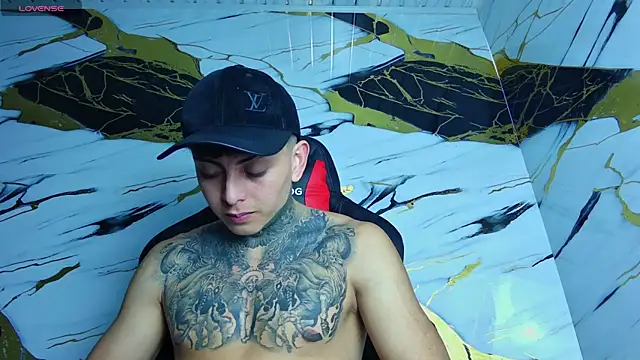 Snapshot of Kevin22_222 chatting on 03/17/25, 01:24 Kevin22 222 online show from 03/17/25, 01:24