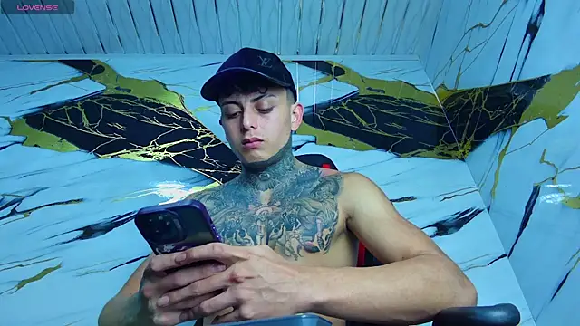 Snapshot of Kevin22_222 chatting on 03/19/25, 12:59 Kevin22 222 online show from 03/19/25, 12:59