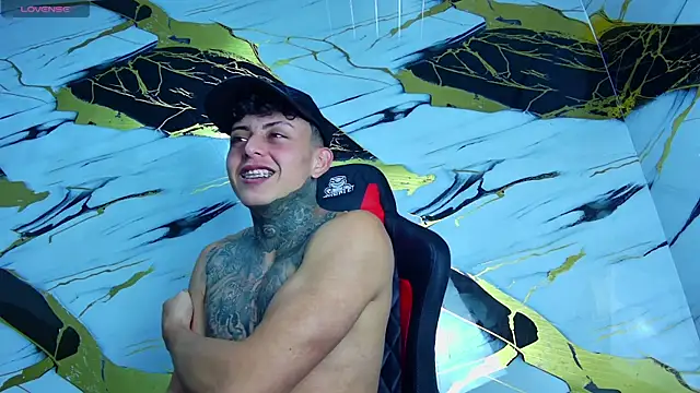 Snapshot of Kevin22_222 chatting on 03/19/25, 04:03 Kevin22 222 online show from 03/19/25, 04:03