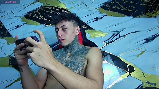 Snapshot of Kevin22_222 chatting on 03/23/25, 08:04 Kevin22 222 online show from 03/23/25, 08:04