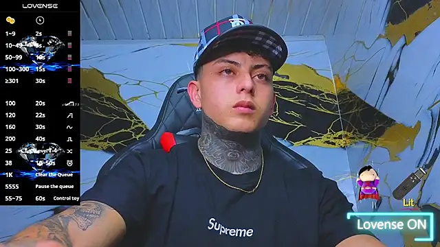 Snapshot of Kevin22_222 chatting on 10/17/25, 06:38 Kevin22 222 online show from 10/17/25, 06:38