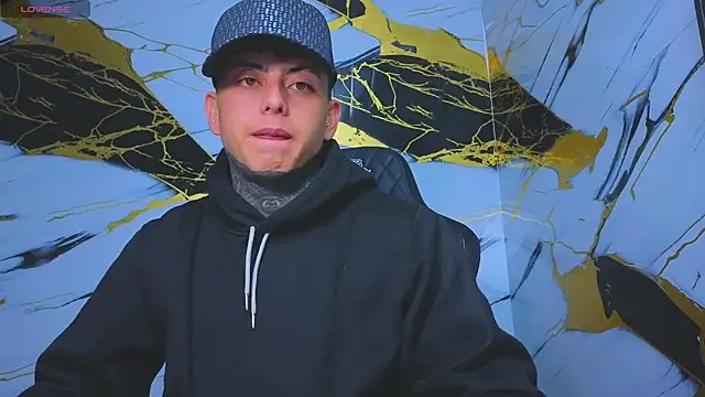 Snapshot of Kevin22_222 chatting on 10/25/25, 04:09 Kevin22 222 online show from 10/25/25, 04:09