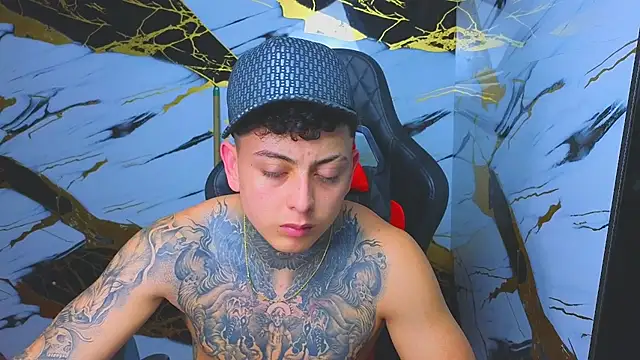 Snapshot of Kevin22_222 chatting on 11/12/25, 04:57 Kevin22 222 online show from 11/12/25, 04:57