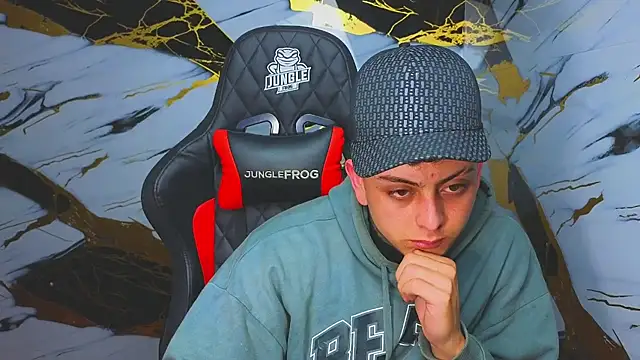 Snapshot of Kevin22_222 chatting on 11/13/25, 05:17 Kevin22 222 online show from 11/13/25, 05:17