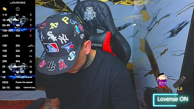 Snapshot of Kevin22_222 chatting on 11/22/25, 06:12 Kevin22 222 online show from 11/22/25, 06:12