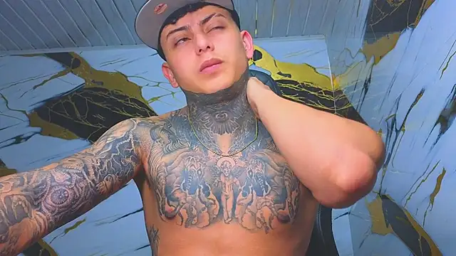 Snapshot of Kevin22_222 chatting on 12/04/25, 04:44 Kevin22 222 online show from 12/04/25, 04:44