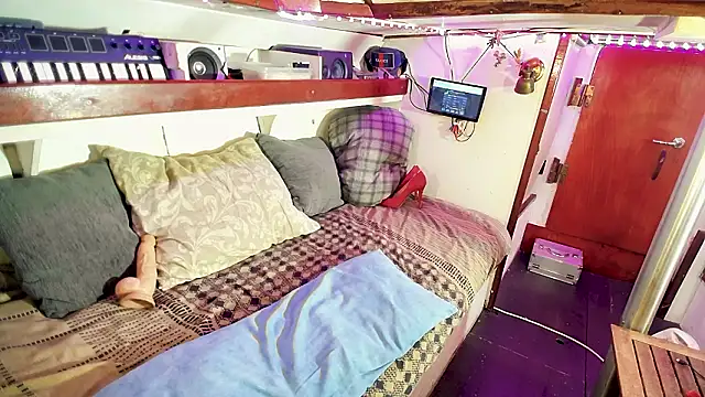 Snapshot of Honeykiss23 chatting on 03/26/26, 07:41 Honeykiss23 online show from 03/26/26, 07:41