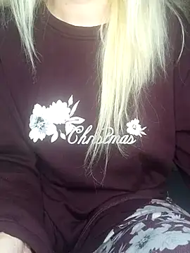 Snapshot of Anna_jing chatting on 12/18/25, 06:30 Anna jing online show from 12/18/25, 06:30