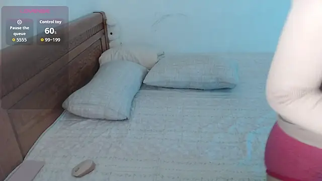 Baby Claraa online show from 11/19/25, 06:02