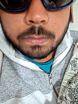 Snapshot of your_fuck_boy_00 chatting on 11/12/25, 03:40 your fuck boy 00 online show from 11/12/25, 03:40