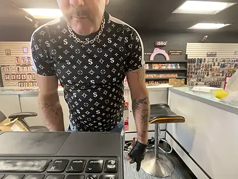 Snapshot of RawRyder8 chatting on 12/13/24, 09:09 RawRyder8 online show from 12/13/24, 09:09