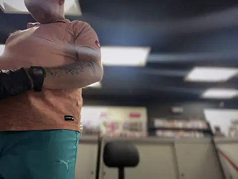 Snapshot of RawRyder8 chatting on 04/23/26, 06:14 RawRyder8 online show from 04/23/26, 06:14