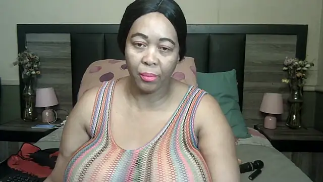 Snapshot of BigButt-MomJ75 chatting on 11/22/25, 10:31 BigButt-MomJ75 online show from 11/22/25, 10:31