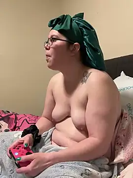 Snapshot of FreakNastyLacie chatting on 02/21/25, 01:22 FreakNastyLacie online show from 02/21/25, 01:22