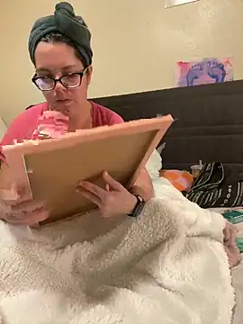 Snapshot of FreakNastyLacie chatting on 09/29/25, 01:33 FreakNastyLacie online show from 09/29/25, 01:33