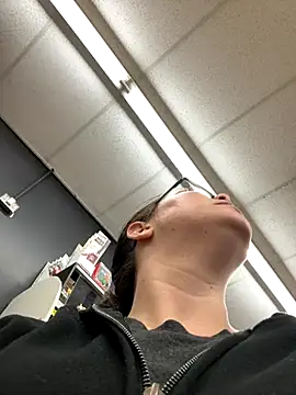 Snapshot of FreakNastyLacie chatting on 11/15/25, 02:09 FreakNastyLacie online show from 11/15/25, 02:09