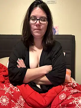 Snapshot of FreakNastyLacie chatting on 11/19/25, 03:39 FreakNastyLacie online show from 11/19/25, 03:39