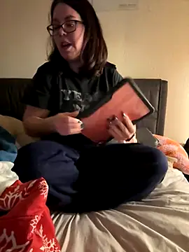 Snapshot of FreakNastyLacie chatting on 12/04/25, 04:00 FreakNastyLacie online show from 12/04/25, 04:00