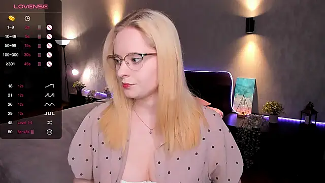 Aemilia  online show from 03/16/25, 08:32