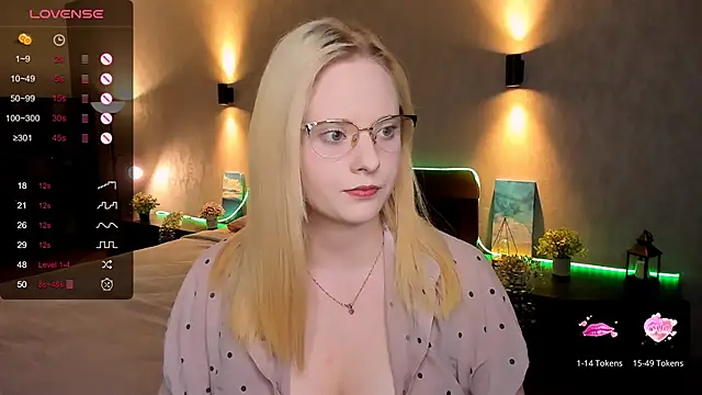 Aemilia  online show from 03/17/25, 08:40