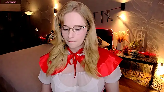 Aemilia  online show from 10/30/25, 08:16