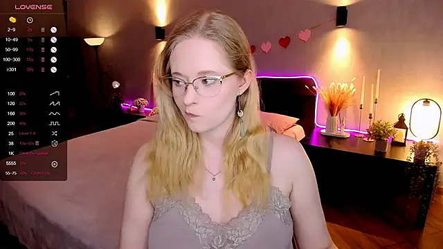 Aemilia  online show from 11/20/25, 08:25