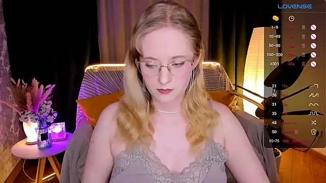 Snapshot of Aemilia_ chatting on 01/13/26, 02:17 Aemilia online show from 01/13/26, 02:17