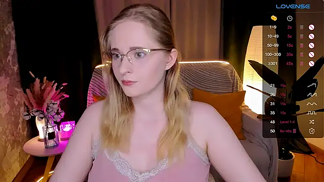 Snapshot of Aemilia_ chatting on 02/10/26, 09:02 Aemilia online show from 02/10/26, 09:02