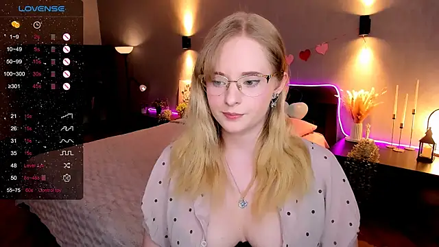 Snapshot of Aemilia_ chatting on 02/14/26, 08:44 Aemilia online show from 02/14/26, 08:44