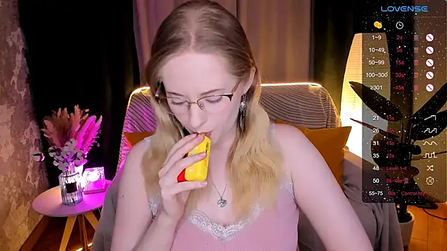 Snapshot of Aemilia_ chatting on 02/17/26, 02:41 Aemilia online show from 02/17/26, 02:41