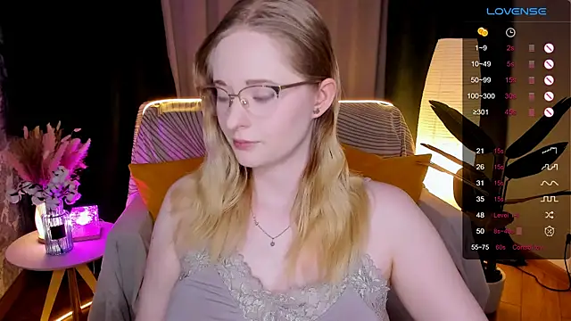 Snapshot of Aemilia_ chatting on 02/20/26, 08:27 Aemilia online show from 02/20/26, 08:27