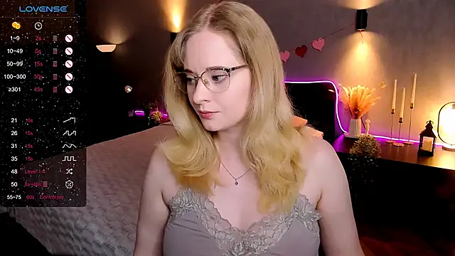 Snapshot of Aemilia_ chatting on 02/24/26, 08:23 Aemilia online show from 02/24/26, 08:23