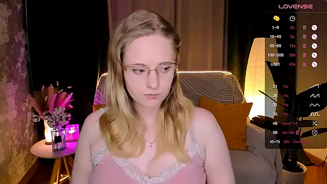 Snapshot of Aemilia_ chatting on 03/04/26, 08:31 Aemilia online show from 03/04/26, 08:31