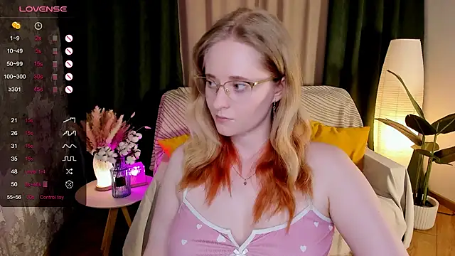 Snapshot of Aemilia_ chatting on 04/20/26, 08:17 Aemilia online show from 04/20/26, 08:17