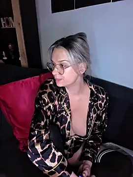 Snapshot of SpicyVicky chatting on 03/13/25, 06:37 SpicyVicky online show from 03/13/25, 06:37