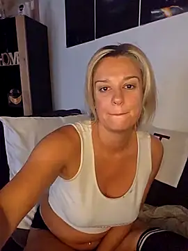 Snapshot of SpicyVicky chatting on 09/30/25, 05:34 SpicyVicky online show from 09/30/25, 05:34