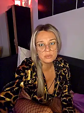 Snapshot of SpicyVicky chatting on 11/04/25, 06:01 SpicyVicky online show from 11/04/25, 06:01