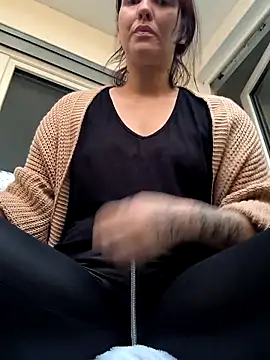 Linalicious online show from 11/06/25, 02:18