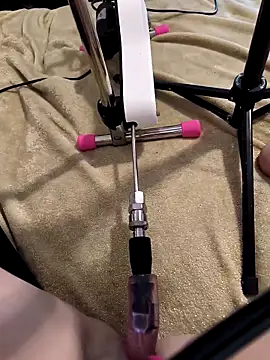 Snapshot of Linalicious chatting on 03/08/26, 08:51 Linalicious online show from 03/08/26, 08:51