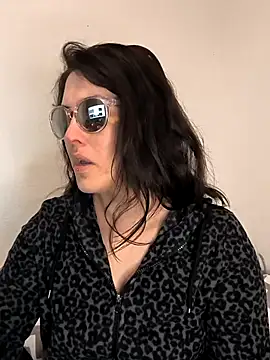 Snapshot of Linalicious chatting on 04/01/26, 07:09 Linalicious online show from 04/01/26, 07:09