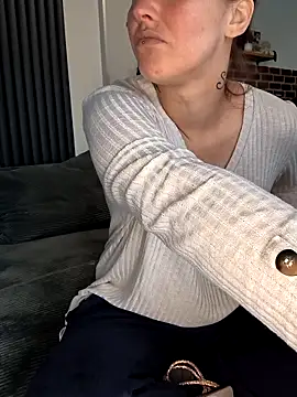 Snapshot of Linalicious chatting on 04/20/26, 07:44 Linalicious online show from 04/20/26, 07:44