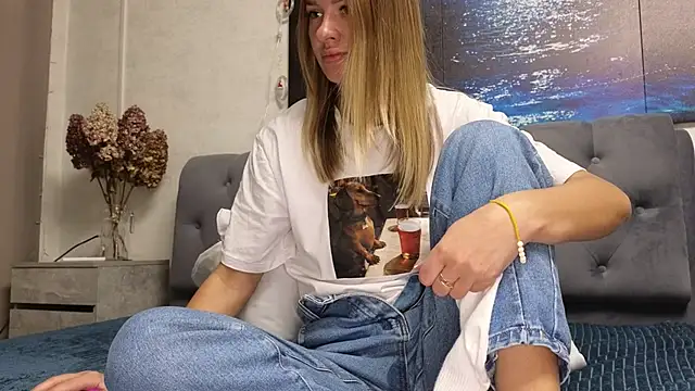 Snapshot of Strip-Lady chatting on 03/18/26, 01:36 Strip-Lady online show from 03/18/26, 01:36